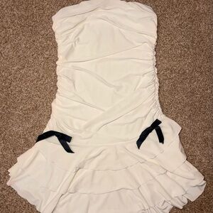 Elegant White Strapless Dress